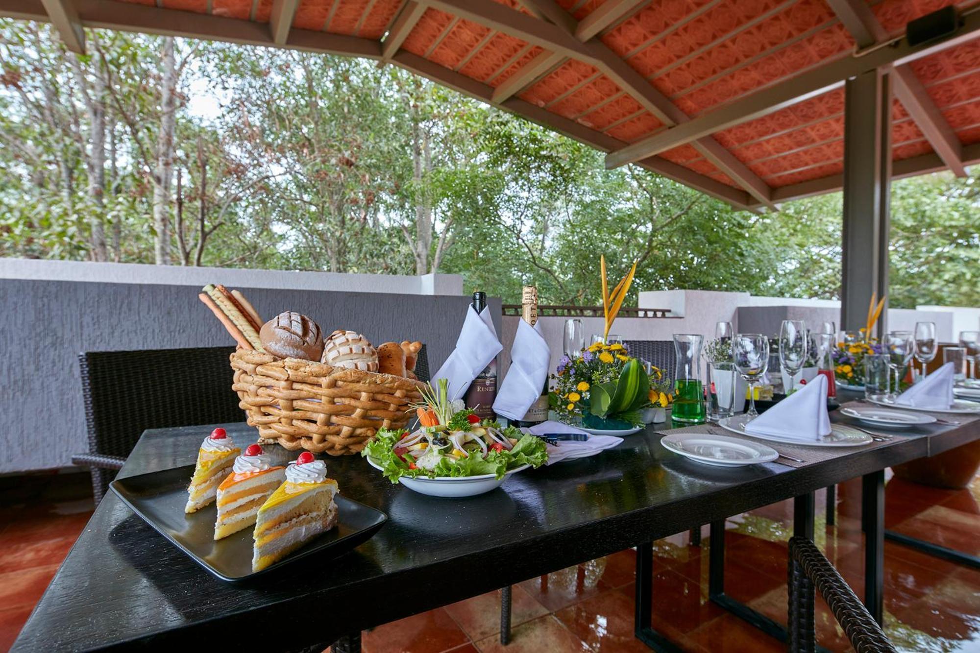 Signature Club Resort Devanahalli Exterior foto